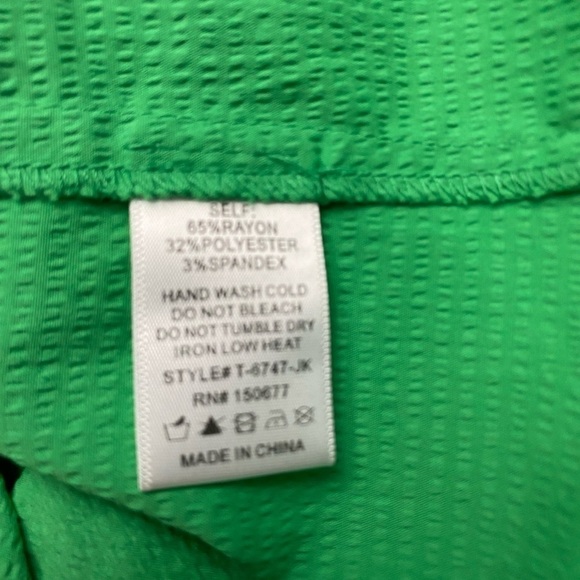 Strut & Bolt Women's Mini Ruffle
Puff Sleeve T-Shirt, M - Picture 9 of 10